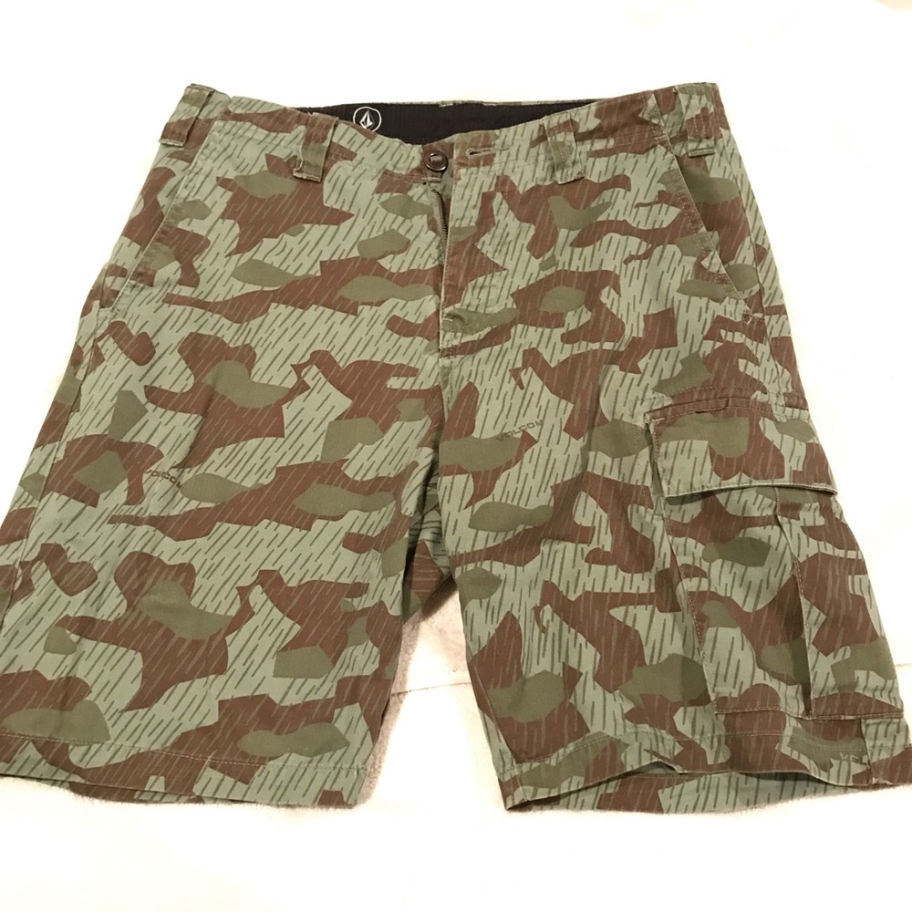 Volcom camo dress shorts. Size 31 waist.